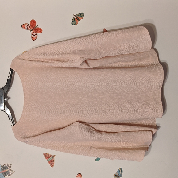 Calvin Klein textured bell sleeve blouse Plus size - Picture 7 of 7